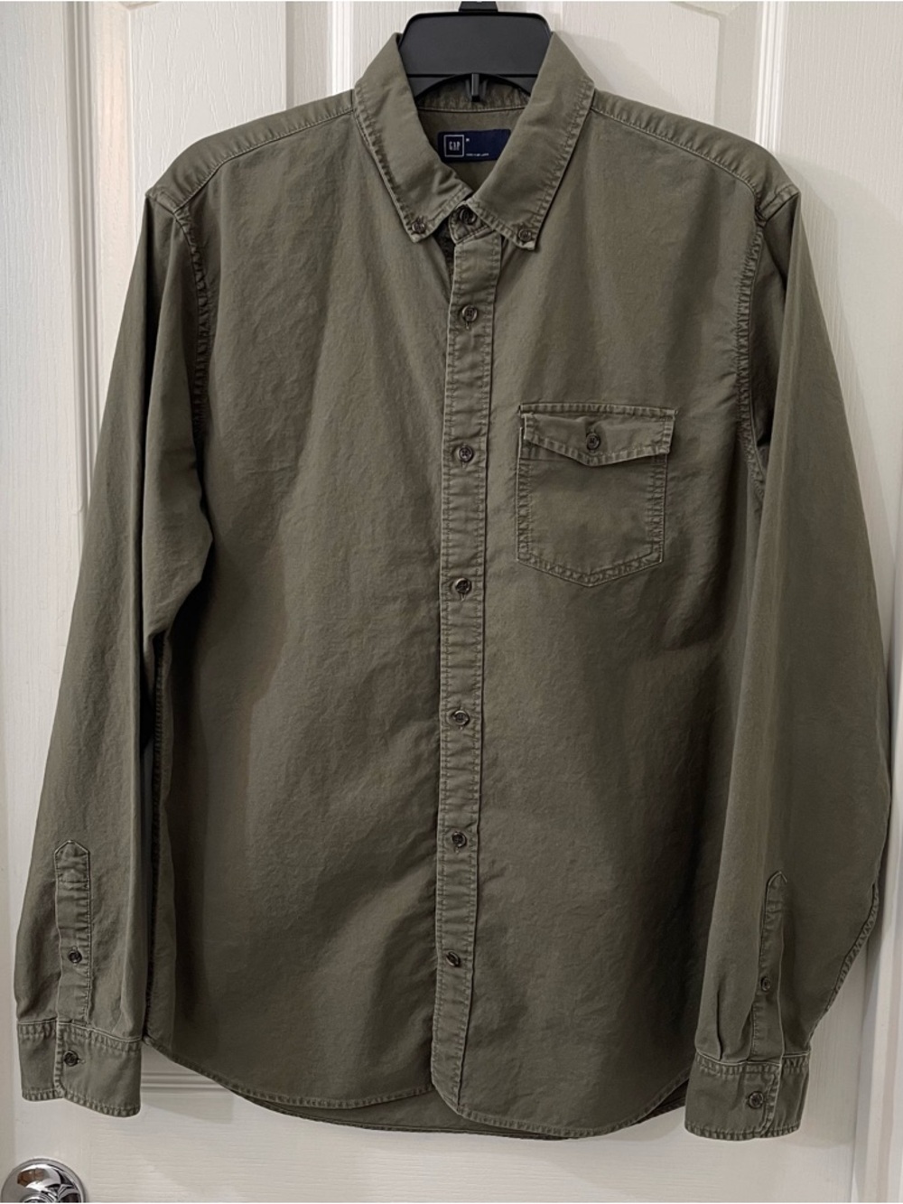 GAP Olive Green Casual Button-Down Shirt,  Mens:  Medium.